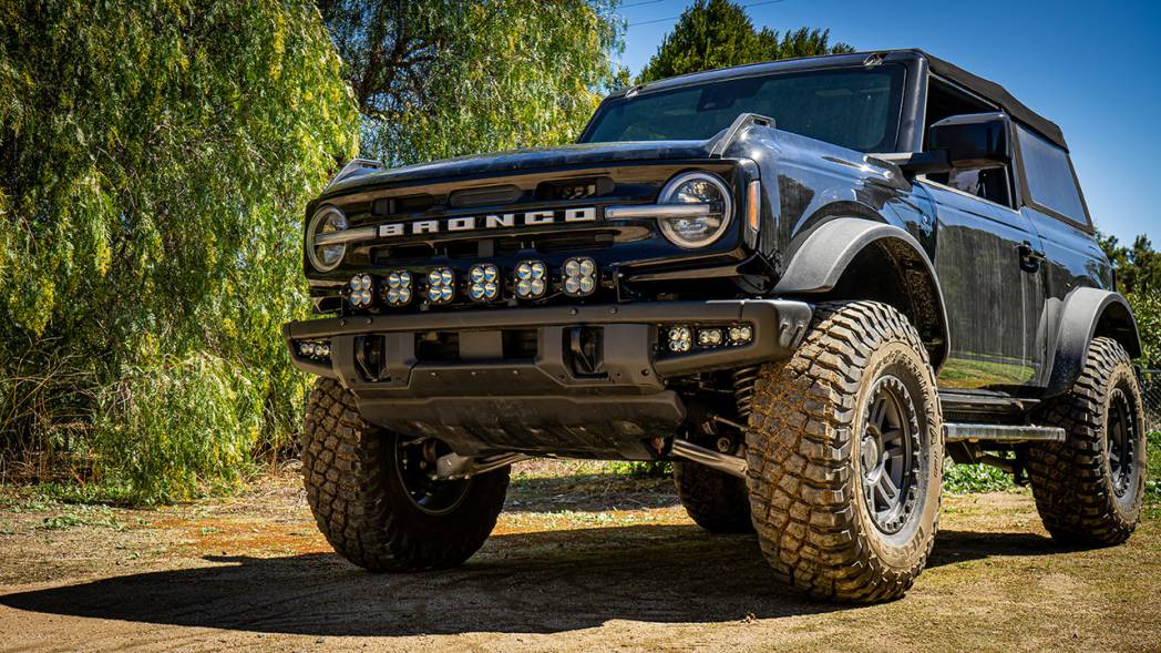 6 XL Linkable LIght Bar Kit Plastic Bumper Mount w Upfitter 21-Up Ford Bronco Baja Designs